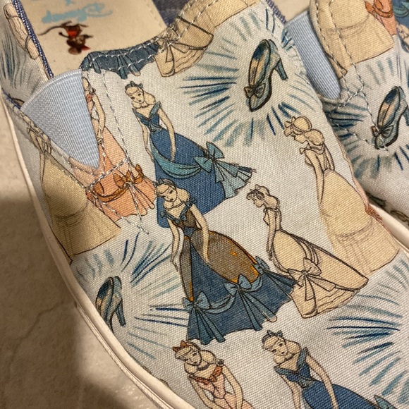 TOMS, Cinderella slip ons. Size 5Y, fits like womens 7. - Picture 2 of 2
